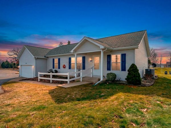 1016 W Villas Drive, Vicksburg, MI 49097