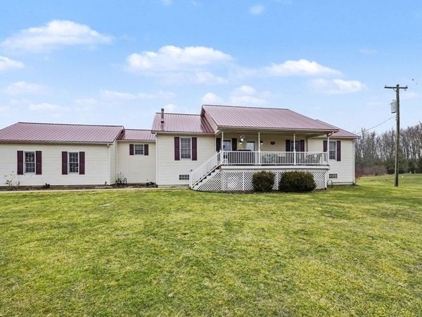 10044 W Sargent Road, Fowlerville, MI 48836