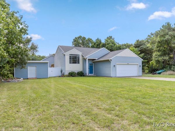 15448 Meadowlark Drive, Grand Haven, MI 49417