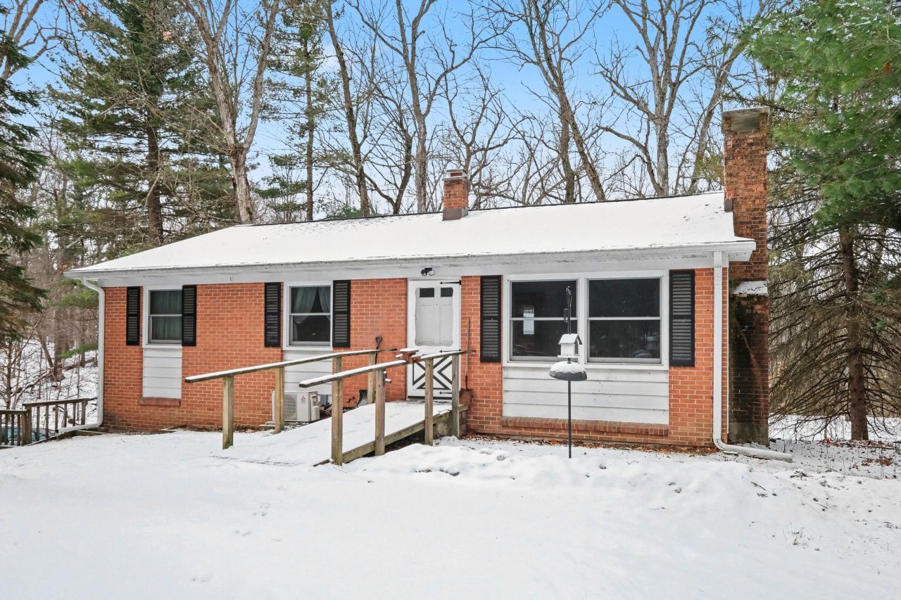 7945 Pine Island Drive Ne, Belmont, MI 49306 Main Photo