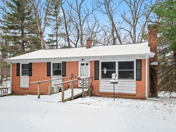 7945 Pine Island Drive NE, Belmont, MI 49306