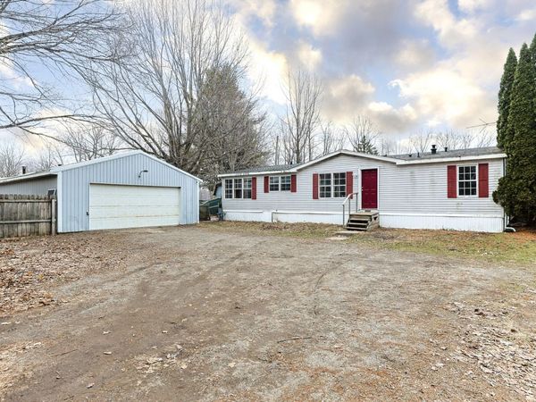 60123 Dailey Road, Dowagiac, MI 49047