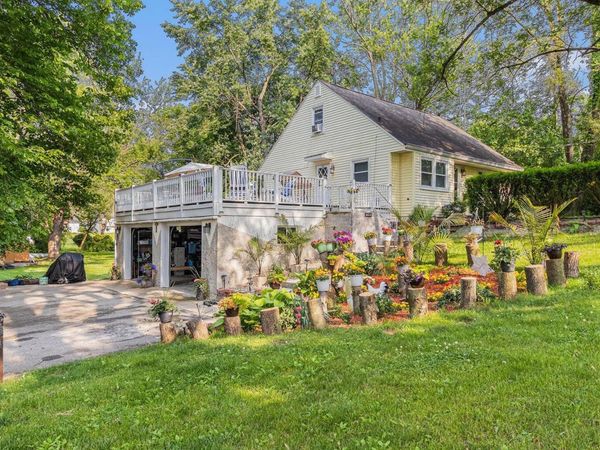 3104 Courtlandt Avenue, Kalamazoo, MI 49004