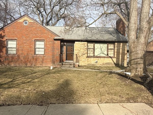 18759 Huntington Avenue, Harper Woods, MI 48225