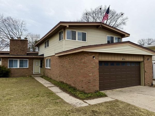 910 Elizabeth Court, Mount Pleasant, MI 48858