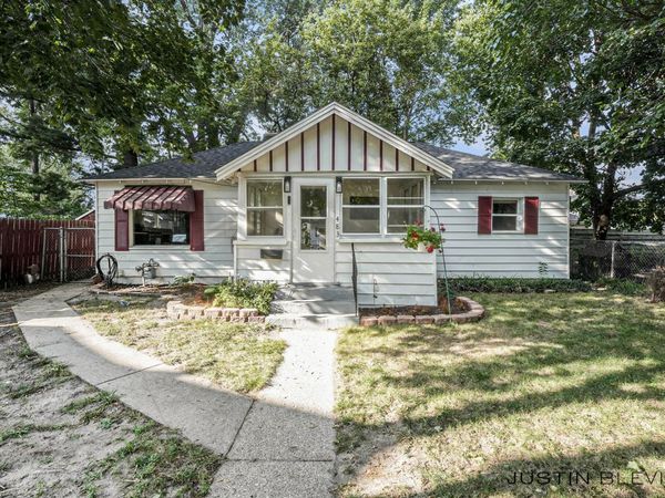 483 Kenwood Street NE, Grand Rapids, MI 49505