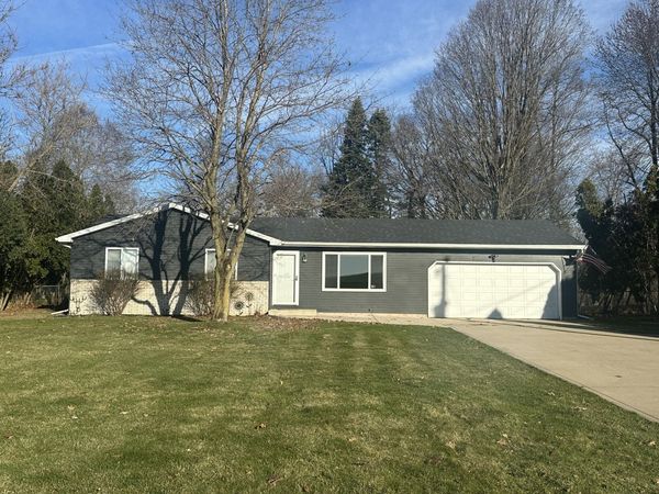 13540 Riverside Drive, Constantine, MI 49042