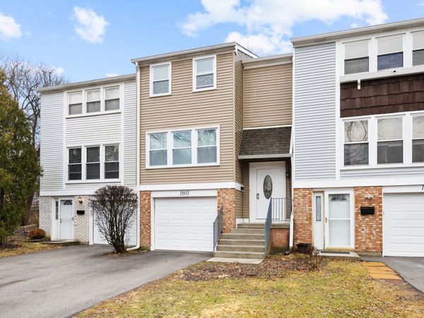 1803 Dumont Lane , Schaumburg, IL 60194