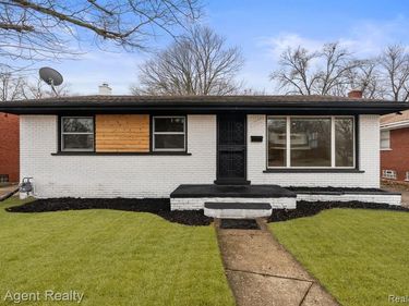 20527 Chapel Street , Detroit, MI 48219