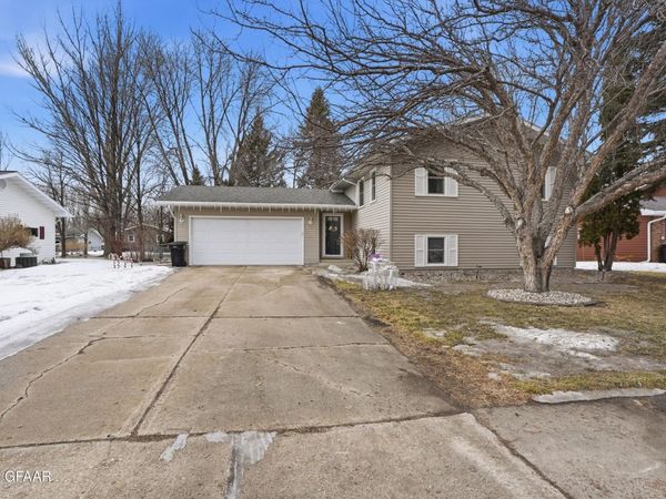 4302 WALNUT Street , Grand Forks, ND 58201