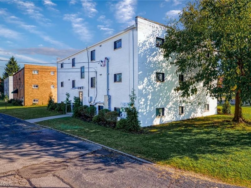 1673 Southbend Circle , Unit 2, Rocky River, OH 44116 Photo 12