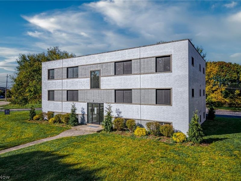 1673 Southbend Circle , Unit 2, Rocky River, OH 44116 Photo 2