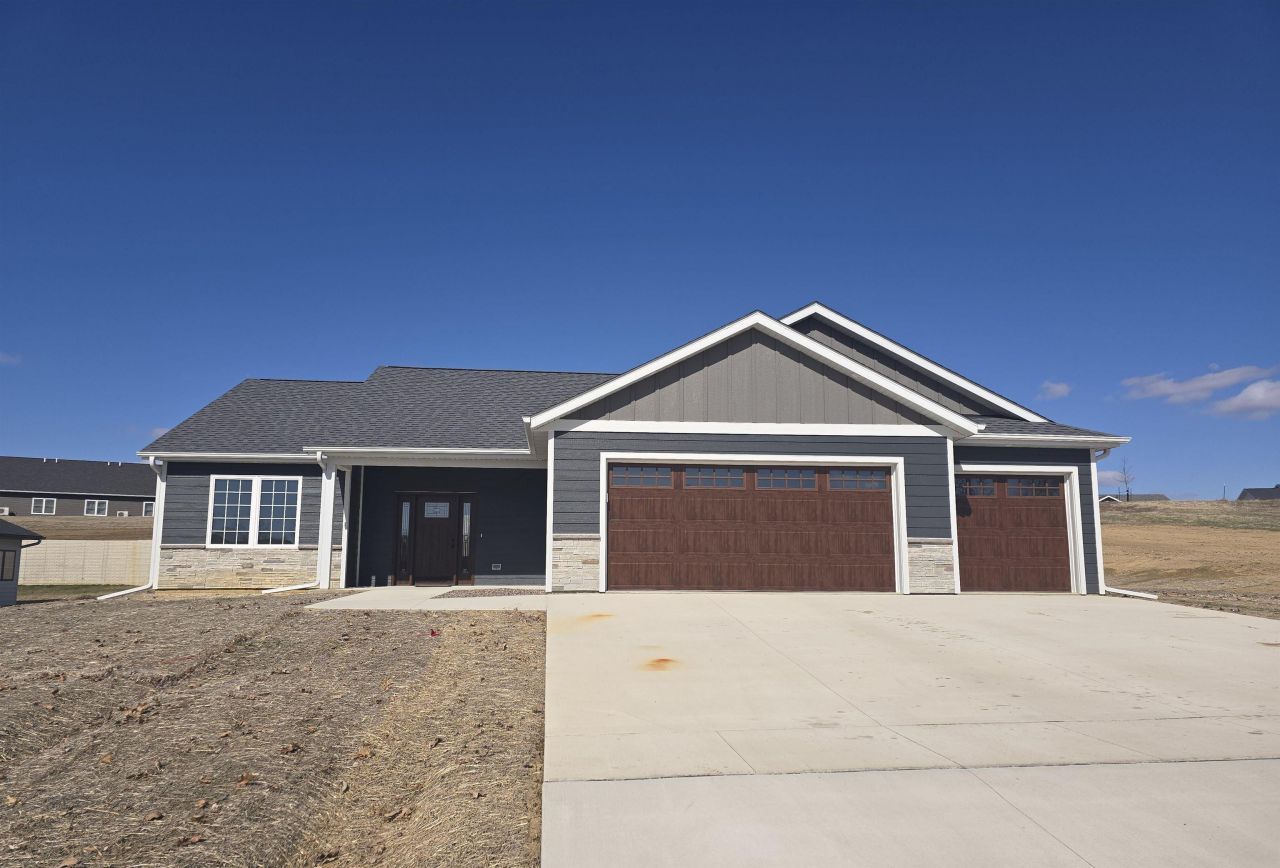 2372 Shagbark Lane Road, Decorah, IA 52101 Main Photo