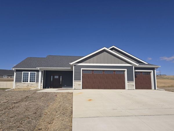 2372 Shagbark Lane Road, Decorah, IA 52101