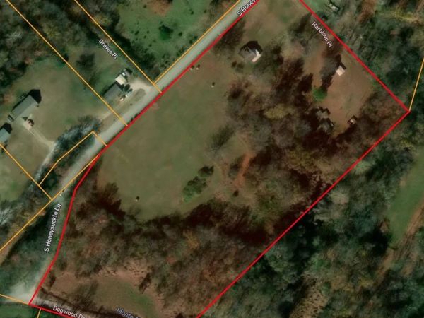 1307 Honeysuckle Street, Lowell, AR 72745