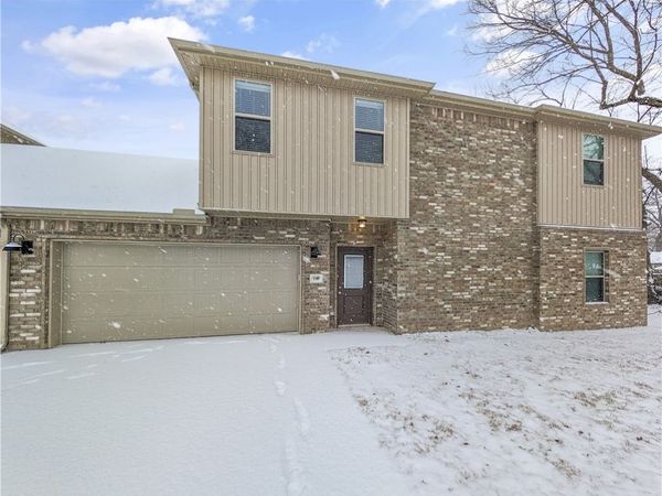 195 2nd Street , Centerton, AR 72719