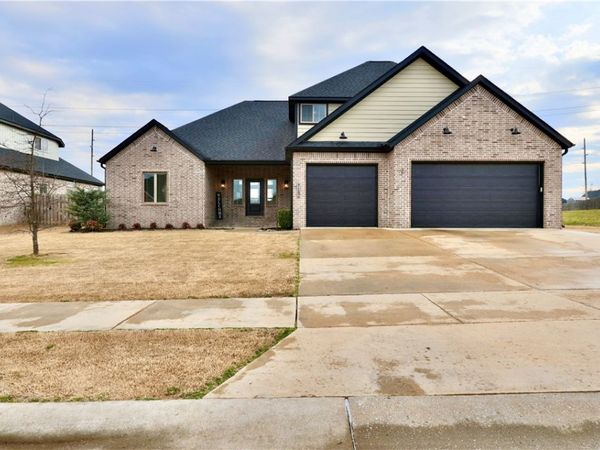 713 Saffron Avenue , Tontitown, AR 72762