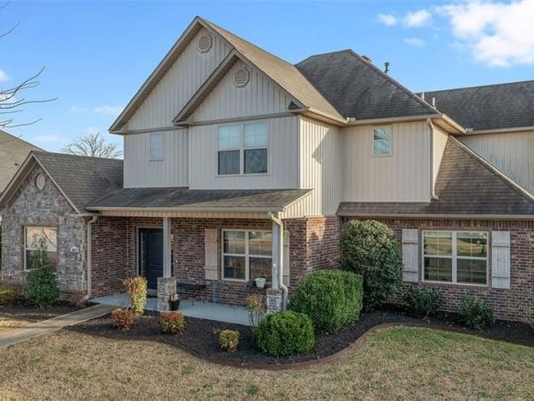 3083 E Royal Drive, Fayetteville, AR 72701