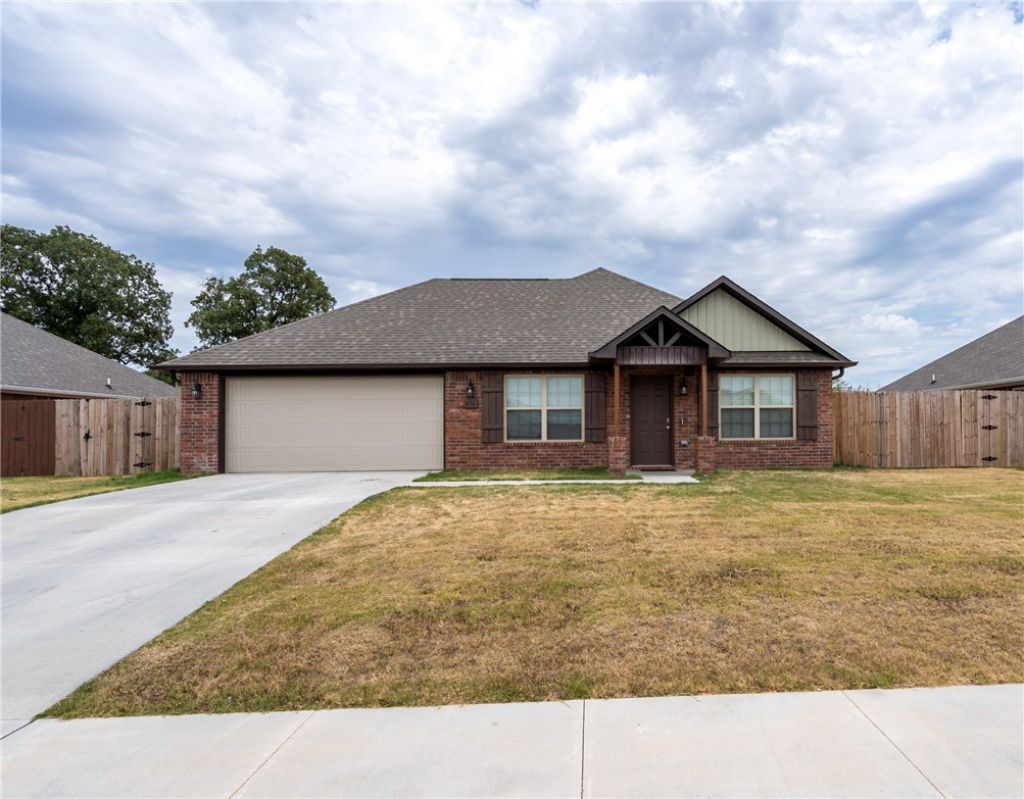 816 Brook Street, Gentry, AR 72734 Main Photo