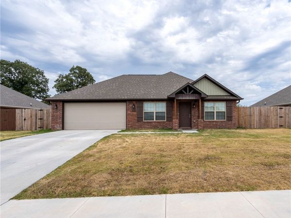 816 Brook Street, Gentry, AR 72734