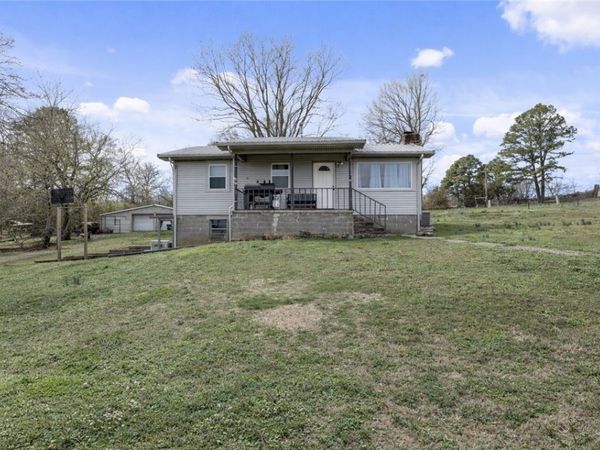 19227 E Black Oak Road, Fayetteville, AR 72701