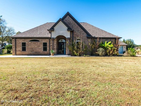 196 S Moore Crossing, Byhalia, MS 38611