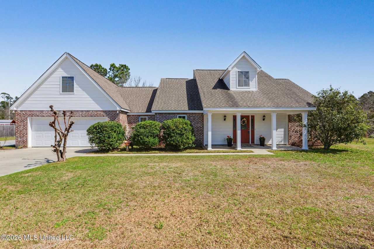 628 N Central Avenue, Waveland, MS 39576 Main Photo