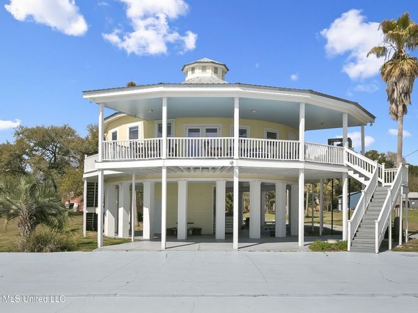 227 N Beach Boulevard, Waveland, MS 39576