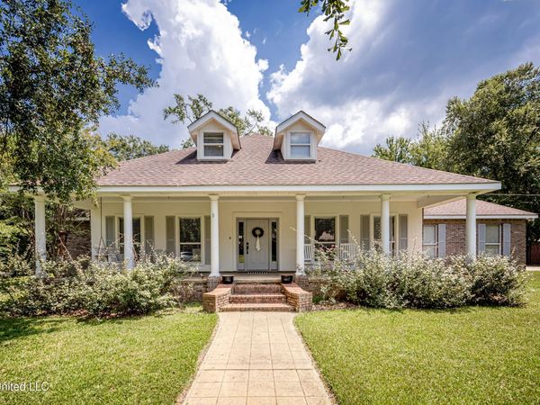 112 White Boulevard, Ocean Springs, MS 39564
