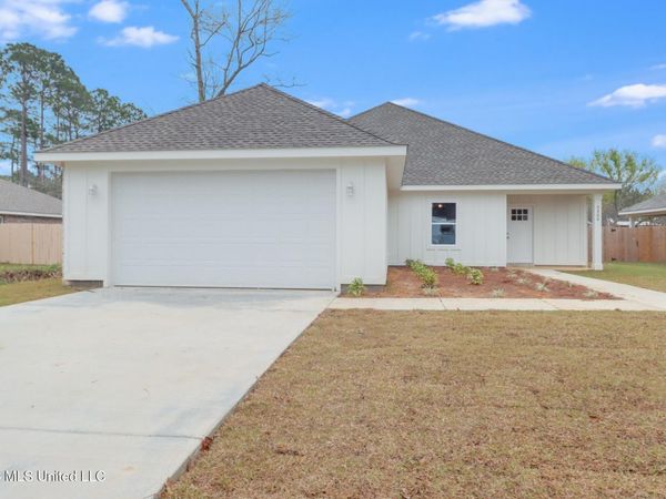 3300 N 9th Street, Ocean Springs, MS 39564