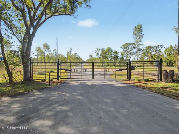 13055 Enciente Point Drive, Kiln, MS 39556