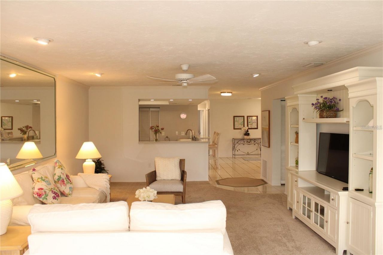 6472 Seagull Drive , Unit 306, Bradenton, FL 34210 Photo