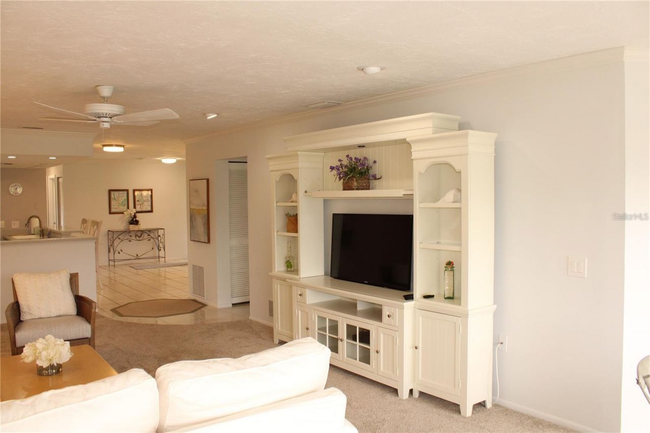 6472 Seagull Drive , Unit 306, Bradenton, FL 34210 Photo