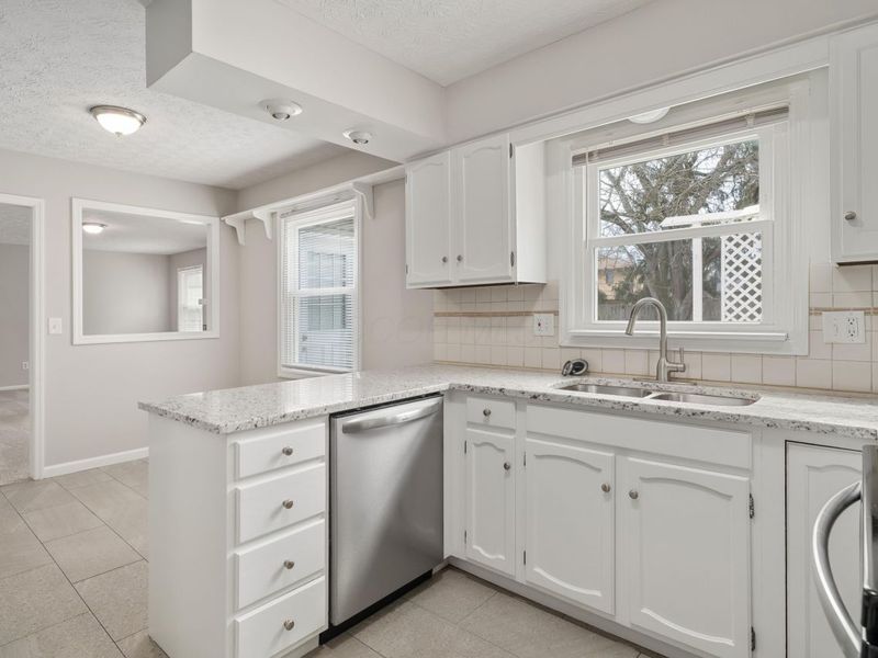 7641 Old Foxe Court , Columbus, OH 43235 Photo 12