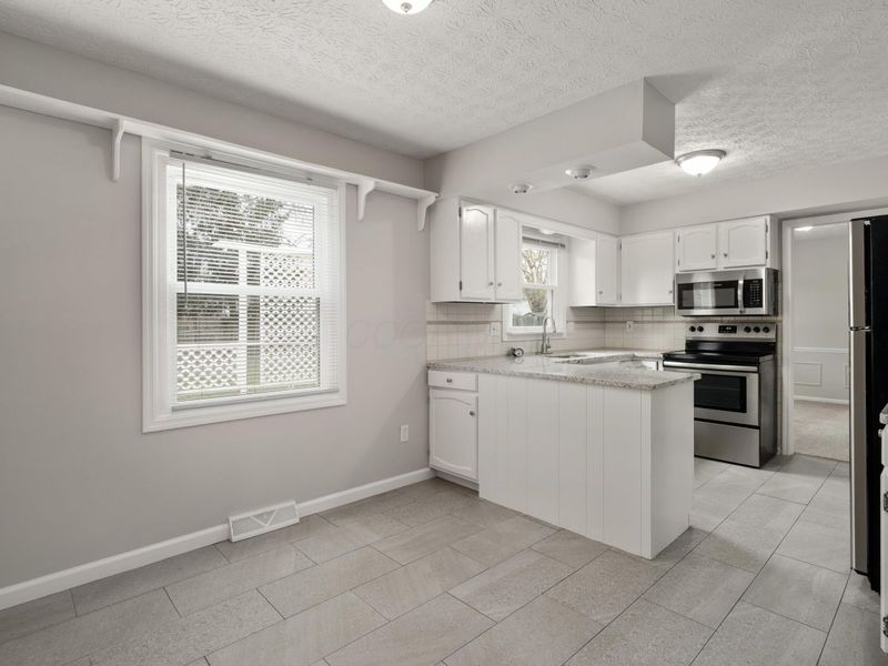 7641 Old Foxe Court , Columbus, OH 43235 Photo 13