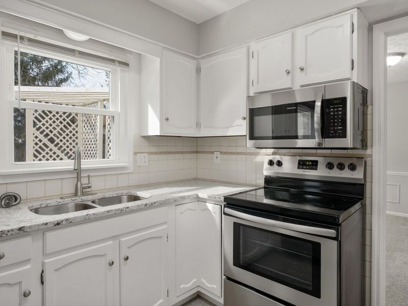 7641 Old Foxe Court , Columbus, OH 43235 Photo 16