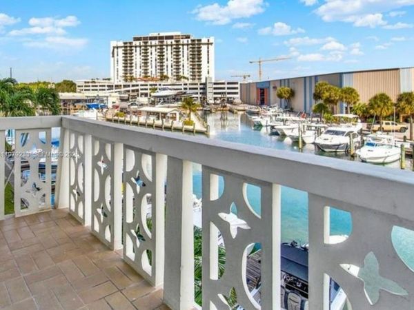 13155 Ixora Ct, Unit 310, North Miami, FL 33181
