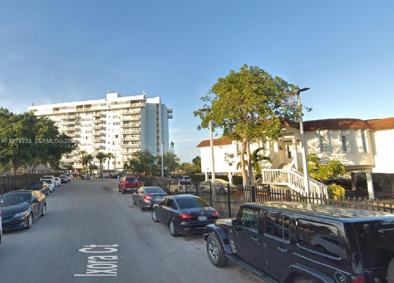 13155 Ixora Ct , Unit 310, North Miami, FL 33181 Photo