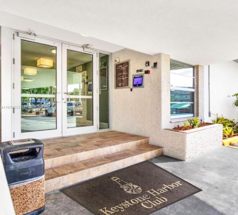 13155 Ixora Ct, Unit 310, North Miami, FL 33181 Photo