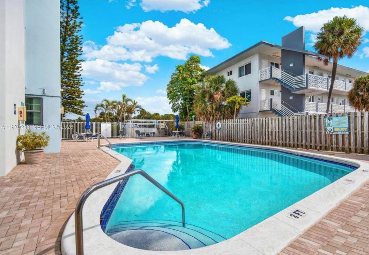 13155 Ixora Ct, Unit 310, North Miami, FL 33181 Photo