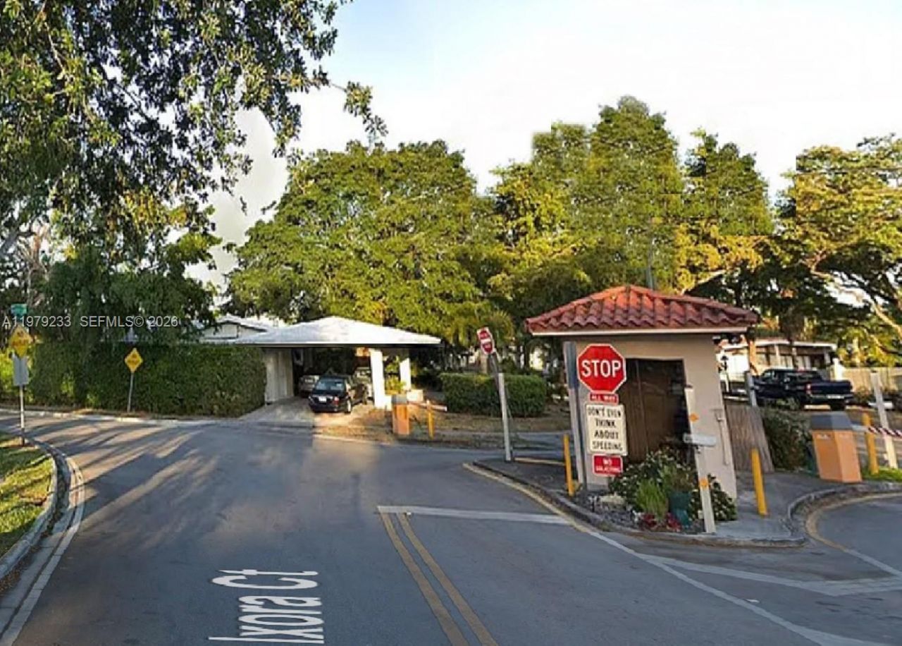 13155 Ixora Ct, Unit 310, North Miami, FL 33181 Photo