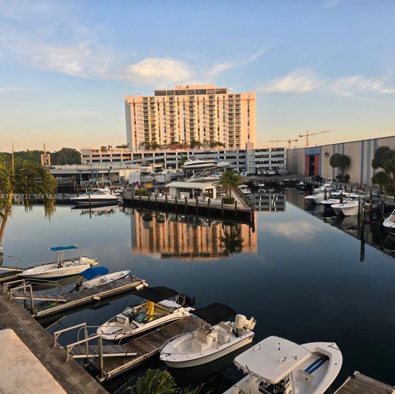 13155 Ixora Ct, Unit 310, North Miami, FL 33181 Photo