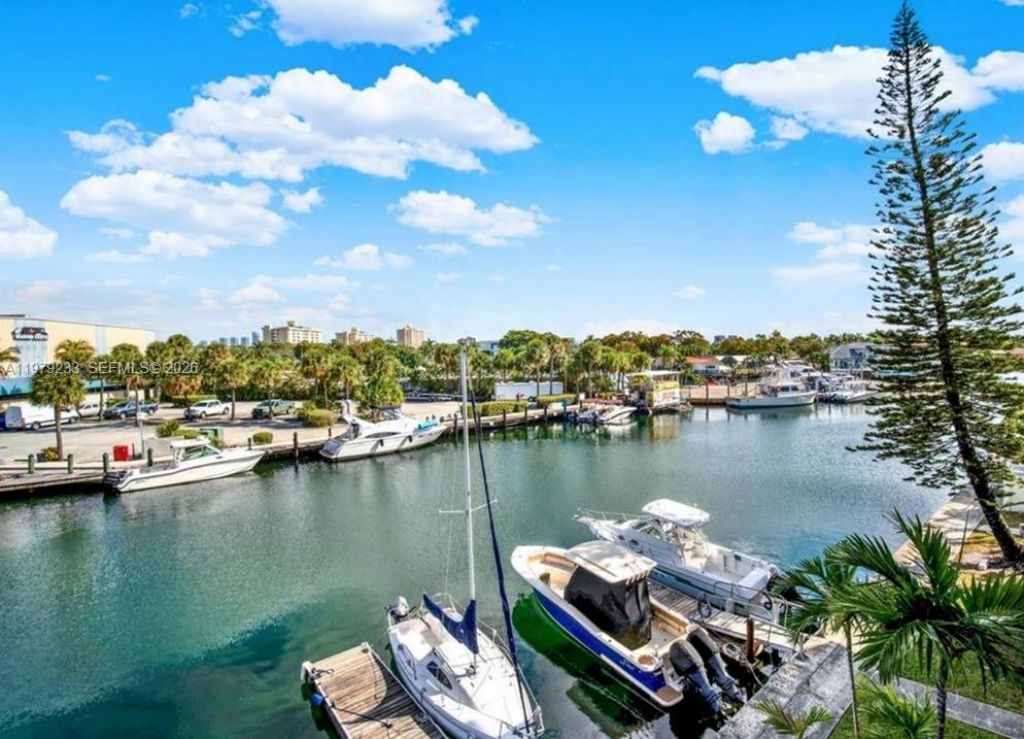 13155 Ixora Ct , Unit 310, North Miami, FL 33181 Photo