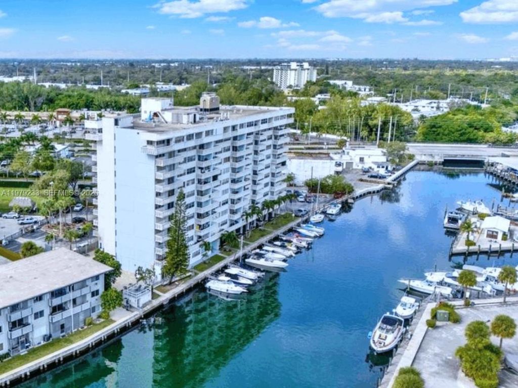 13155 Ixora Ct, Unit 310, North Miami, FL 33181 Photo