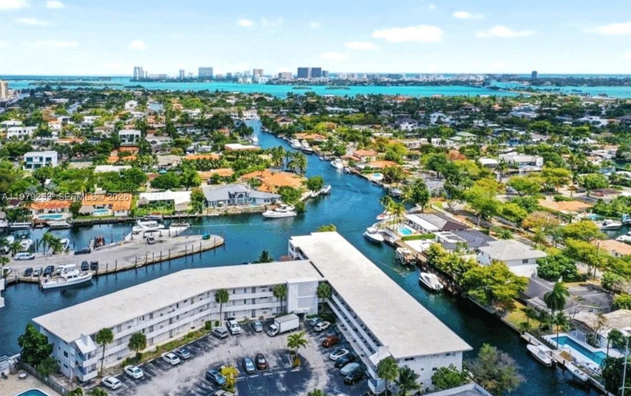 13155 Ixora Ct, Unit 310, North Miami, FL 33181 Photo