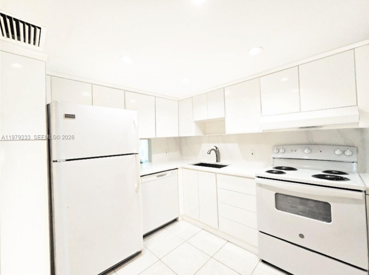 13155 Ixora Ct, Unit 310, North Miami, FL 33181 Photo