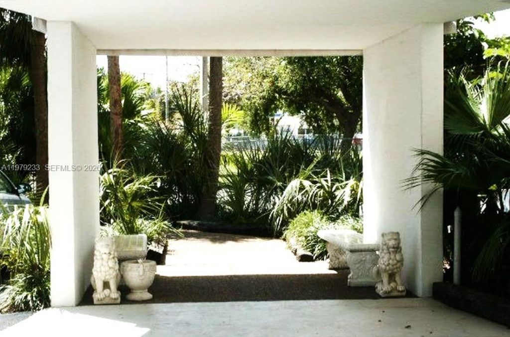 13155 Ixora Ct, Unit 310, North Miami, FL 33181 Photo