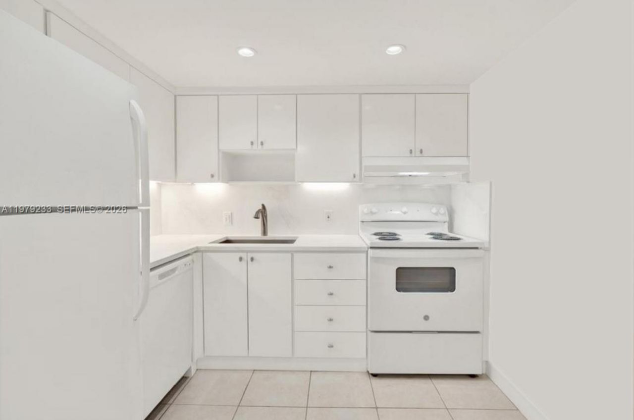 13155 Ixora Ct, Unit 310, North Miami, FL 33181 Photo