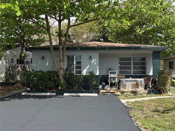 825 NE 7th St, Unit rear, Hallandale Beach, FL 33009