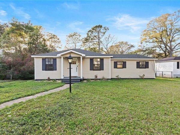 301 Azalea Circle, Mobile, AL 36608